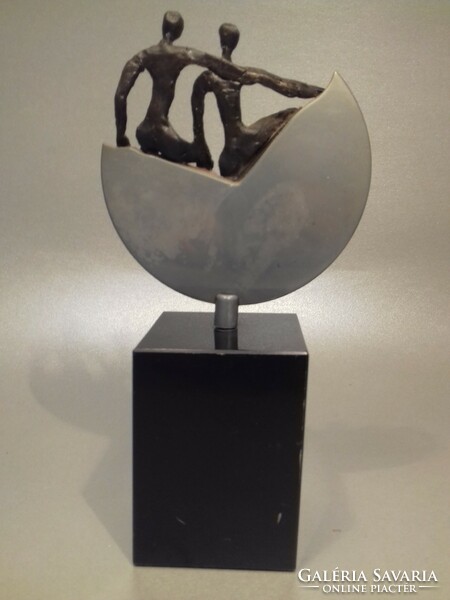 Corry Ammerlaan "Mannen op de maan"  Férfiak a holdon bronz szobor kisplasztika