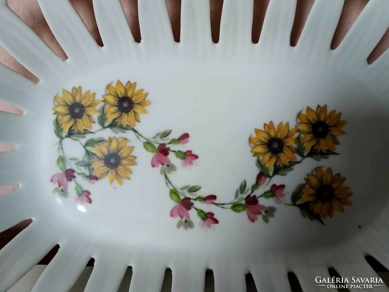 Iris porcelain bowl with floral, openwork, gilded edges, length: 23 cm