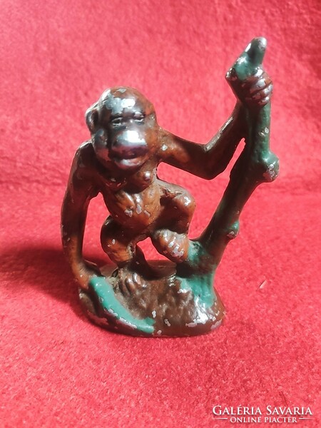 Gorilla in attack stance, painted aluminum statue