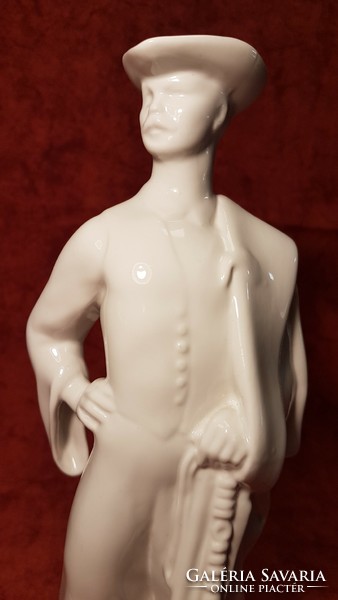 Aquincumi ,,Juhász" fehér mázas porcelán, 28 cm magas, vitrin állapotban