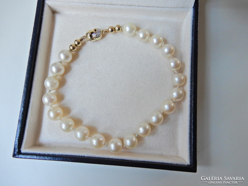 Genuine Akoya pearl jewelry set with 14 carat gold setting and diamonds