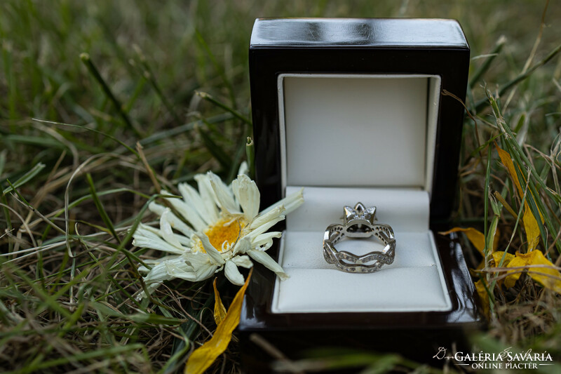 Sapphire white gold ring