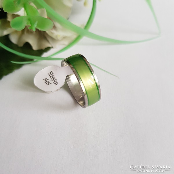 ÚJ, ezüstszínű, zöld csíkos gyűrű – USA 10 / EU 62 / Ø20mm