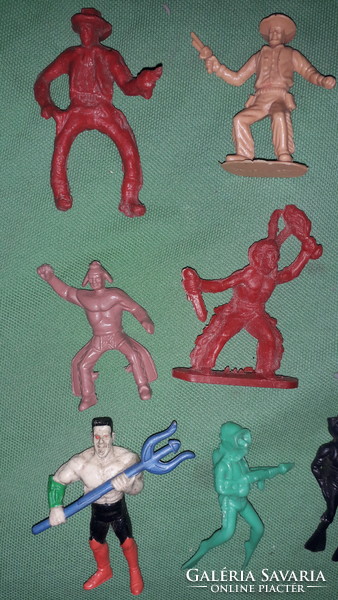 Retro traffic goods bazaar toy soldiers cowboy, Indian, knight, diver, police ninja all in one as shown in the pictures