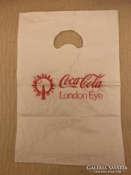 Coca Cola alupalack szatyorral Londonból