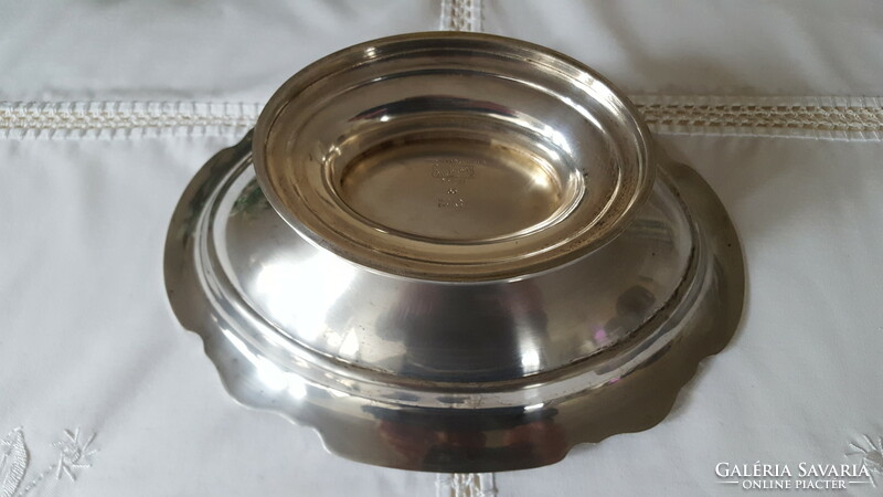 Embassy English silver-plated pedestal table, table centre