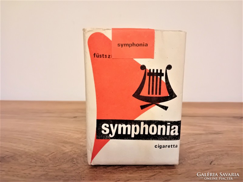 Symphonia  retro cigaretta bontatlan doboz gyűjteménybe