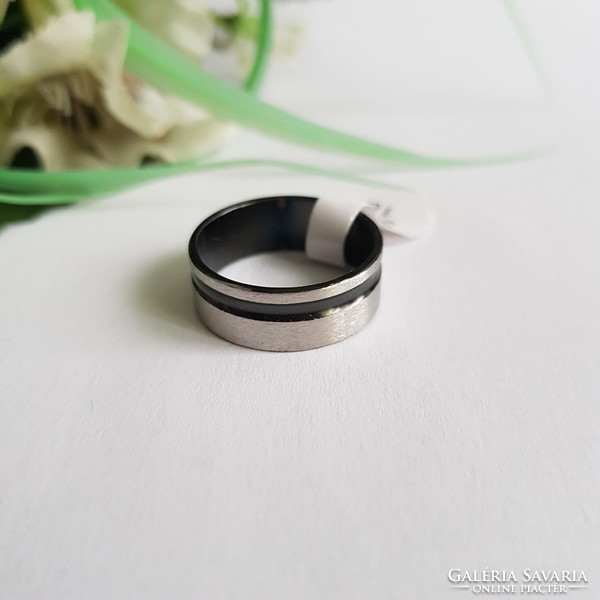 New, silver, asymmetrically recessed black striped ring - usa 8 / eu 57 / ø18mm