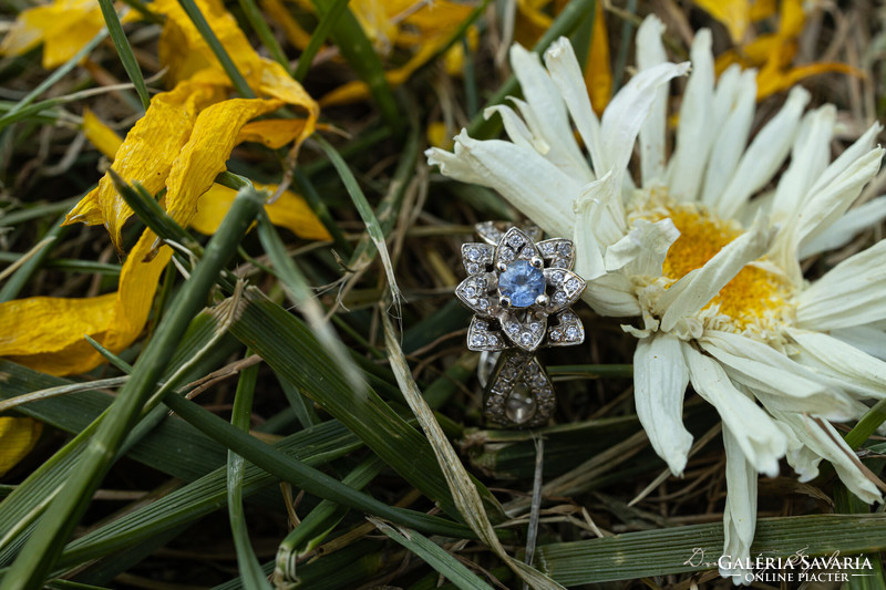 Sapphire white gold ring