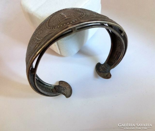 Silver Vietnamese old bracelet with motifs