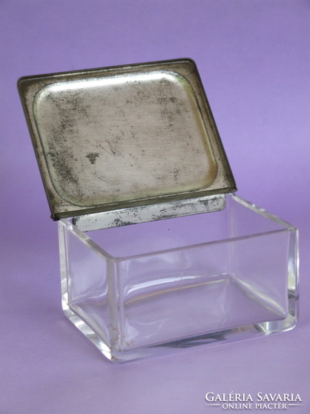 Glass box (190622)