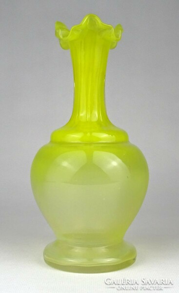 1L760 Antik fújt sárga üveg váza 18.5 cm