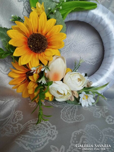 Sunflower spring knocker with tulips and buttercups
