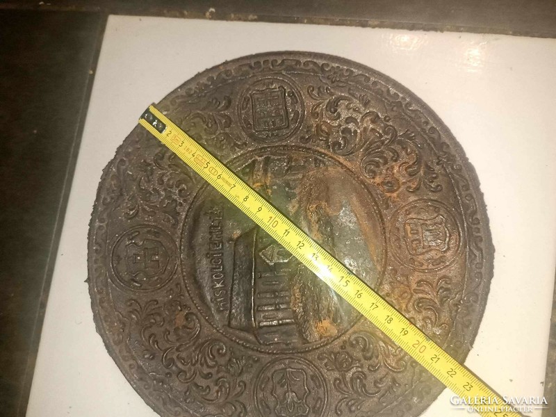Cast iron plate approx