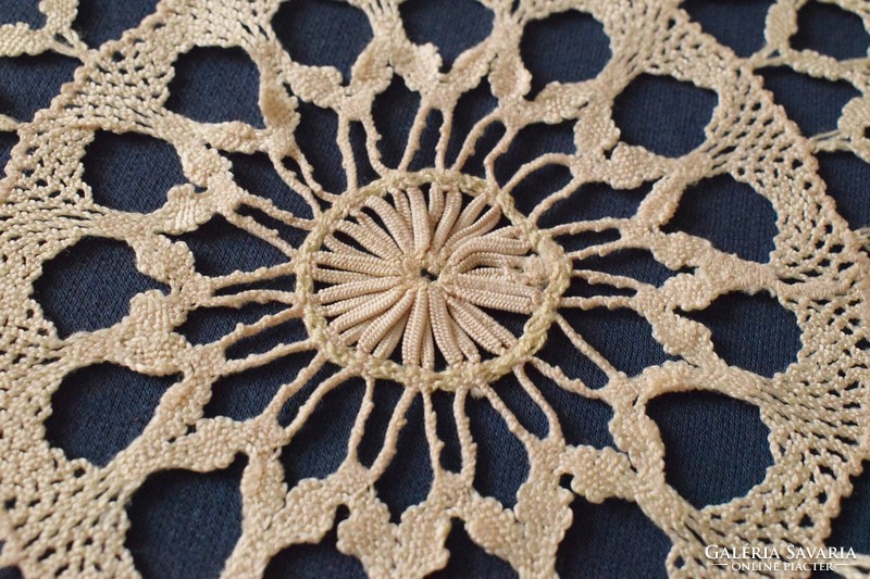 Small table cloth silk beaten lace 23.5 cm handmade