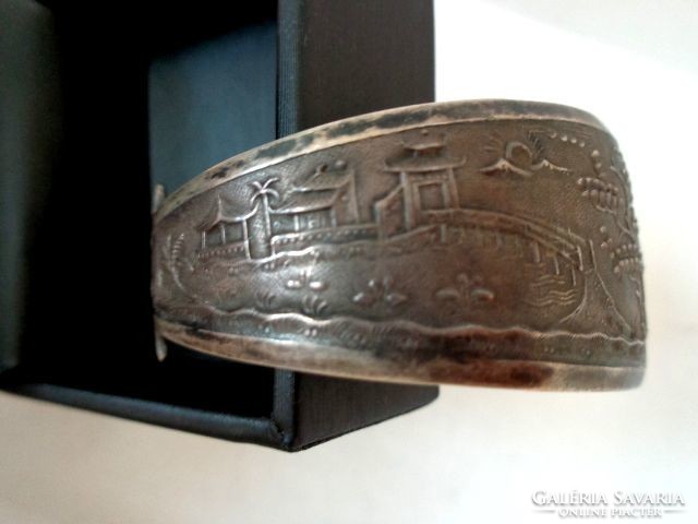 Silver Vietnamese old bracelet with motifs