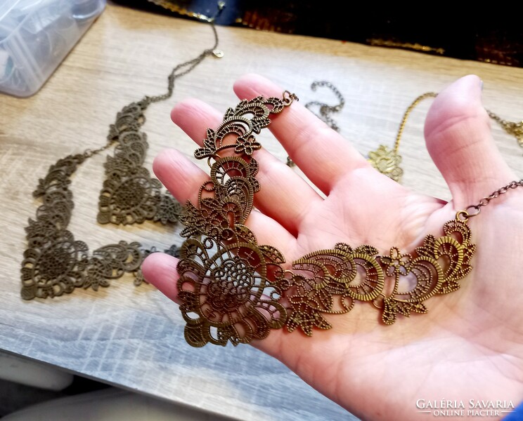 Extravagant bronze lace necklaces for prom season!