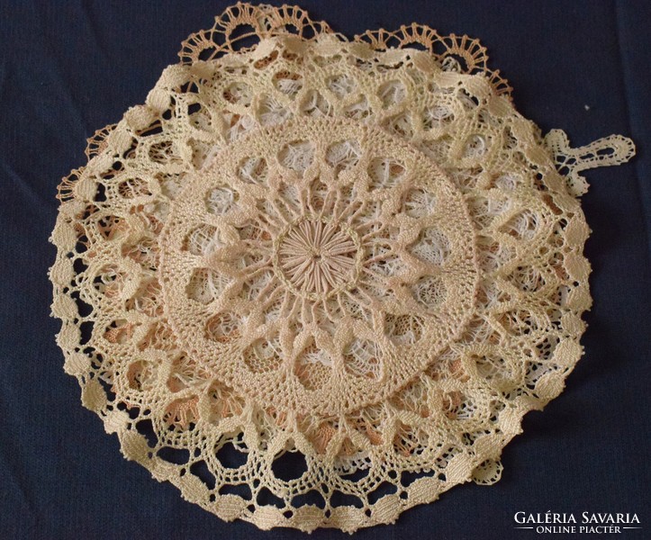 Small table cloth silk beaten lace 23.5 cm handmade