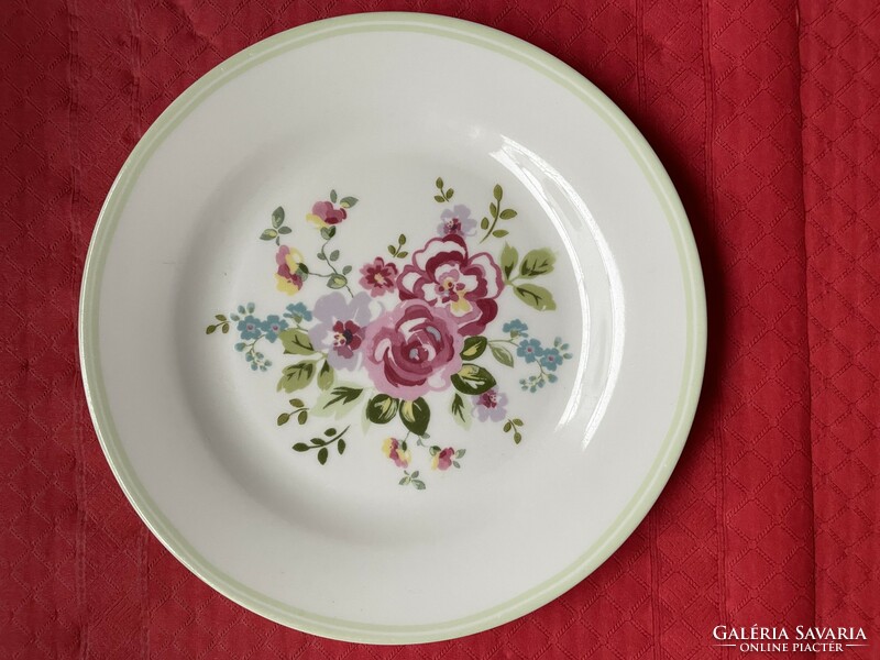 A wonderful rose cake plate