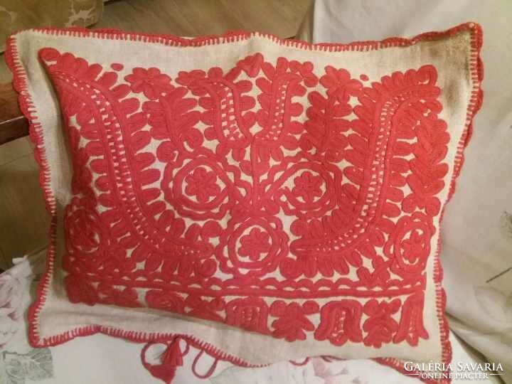 Old decorative cushion cover from Kalotaszeg, embroidered with writing