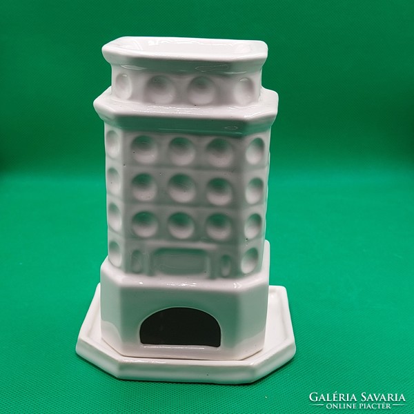 Candle holder in the shape of a tile stove, evaporator
