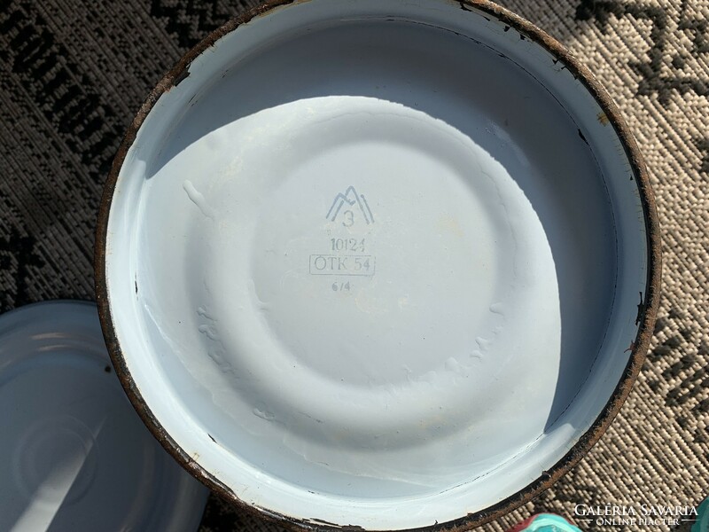 Nostalgia vintage enamel bucket with lid, pale blue