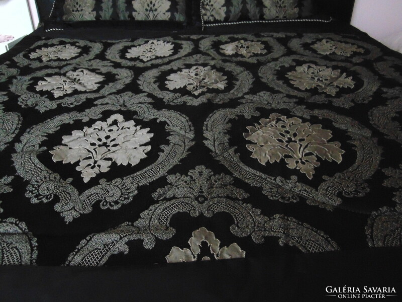 Beautiful and elegant baroque patterned bedspread with pillows