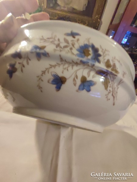 Virágmintás porcelán tál
