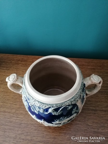 Ceramic pot with lid