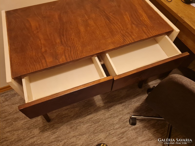 Egyedi felújított asztal