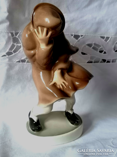 Nagyon ritka, Kőbányai, vagy Gránit figura, "szélviharban", vagy Garabonciás