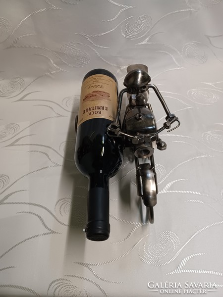 Metal motorized wine rack