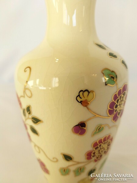 Zsolnay kézzel festett Pillangós közepes váza (No.: 24/205.)