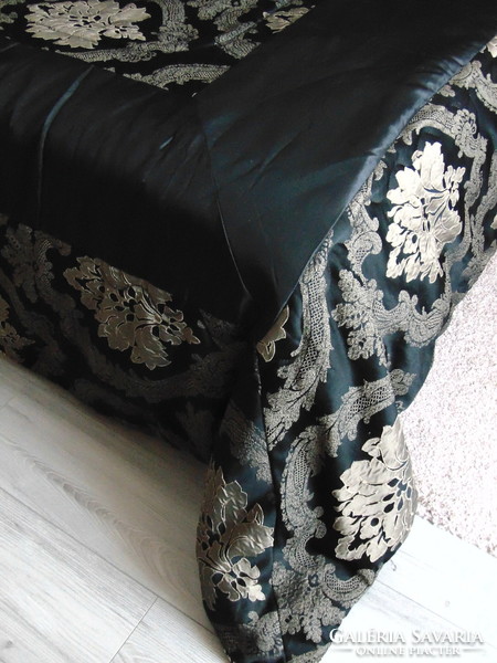 Beautiful and elegant baroque patterned bedspread with pillows