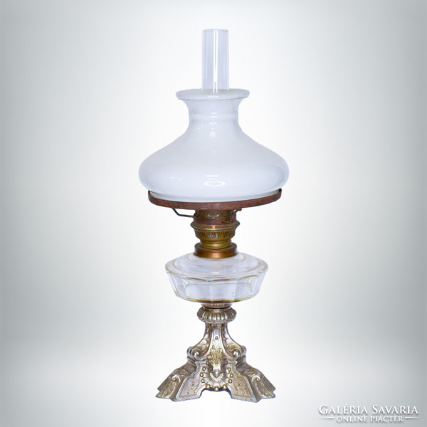 Antique table oil lamp