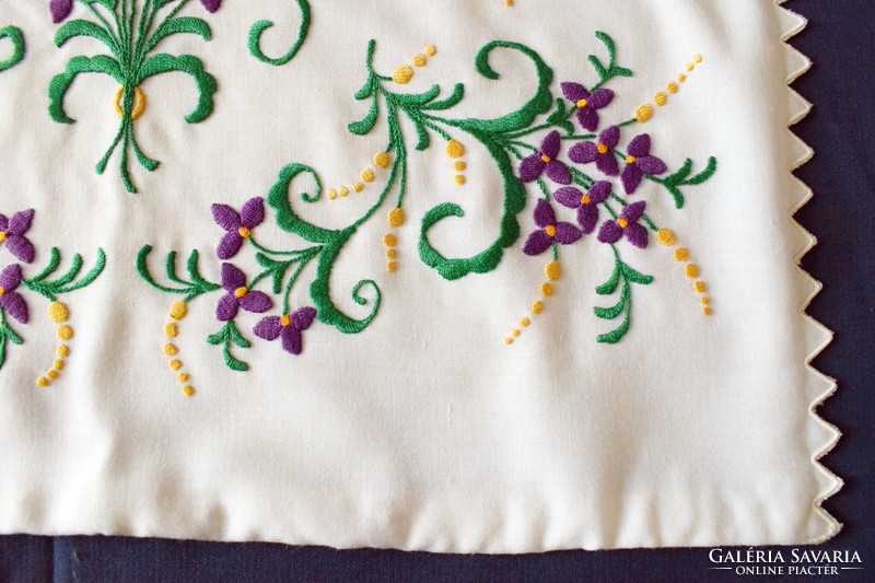 Embroidered violet pattern folk pillowcase with crinkled edges 54x40cm