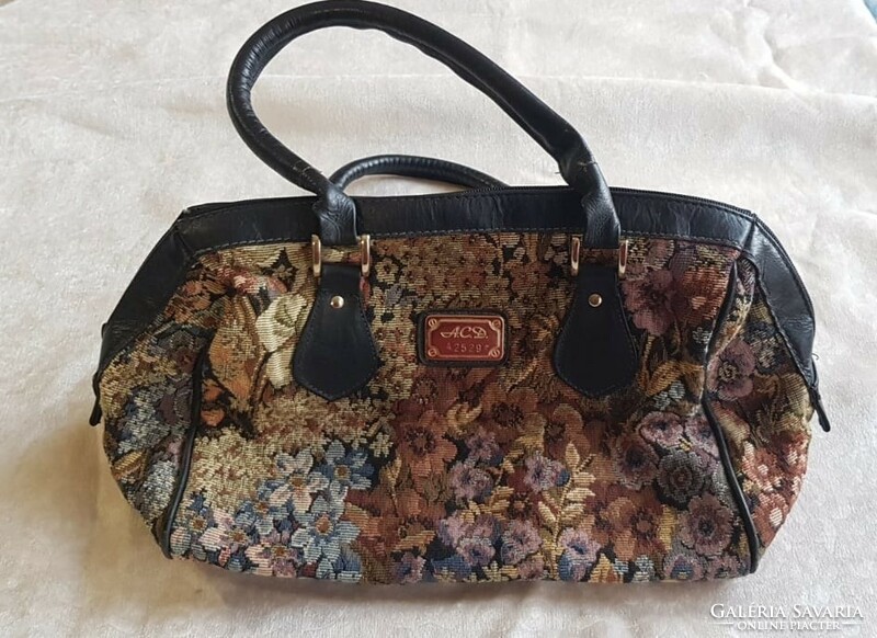 Beautiful acd vintage woven bag with floral pattern