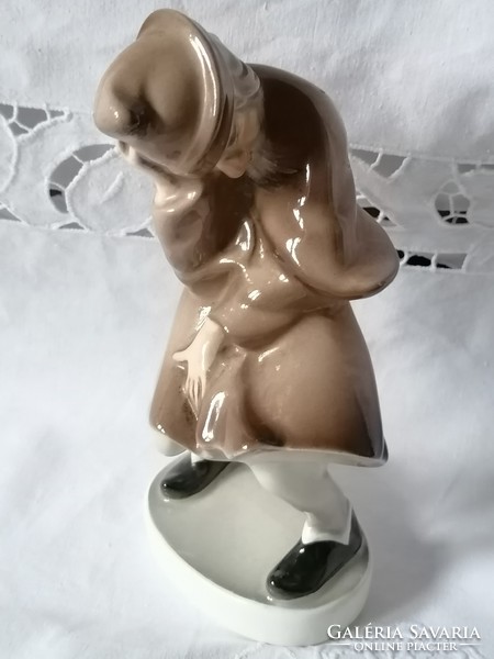 Nagyon ritka, Kőbányai, vagy Gránit figura, "szélviharban", vagy Garabonciás