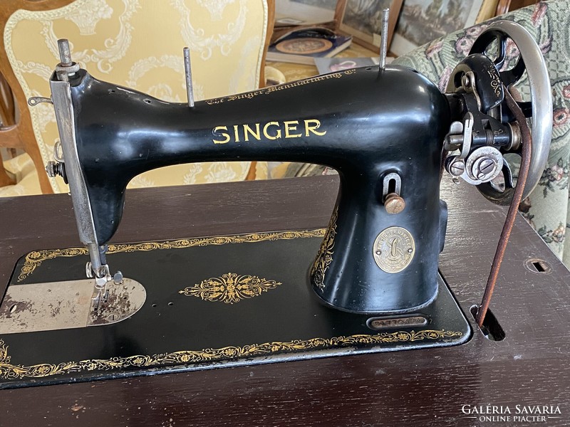 Stand singer sewing machine