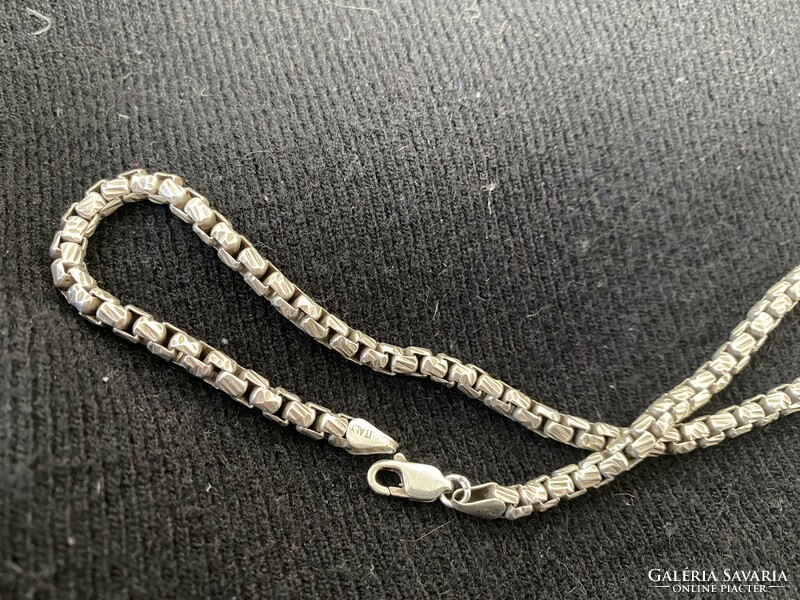 Chain with a special eye grinding