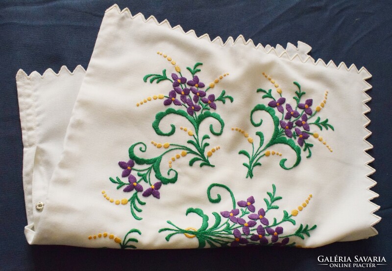 Embroidered violet pattern folk pillowcase with crinkled edges 54x40cm