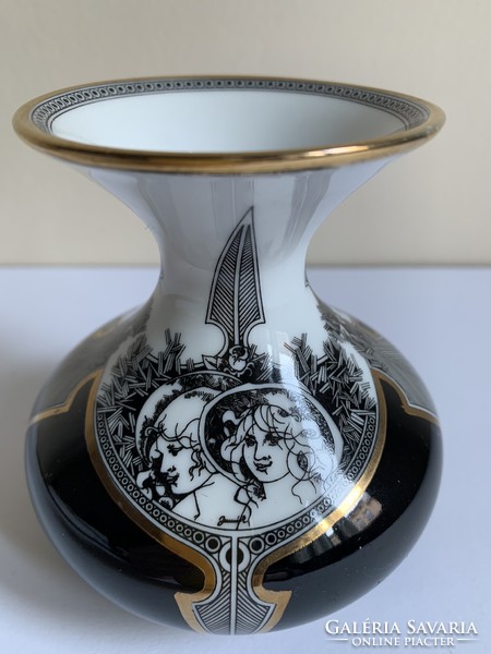 Hollóháza porcelain jurcsák vase with female heads, 10 cm