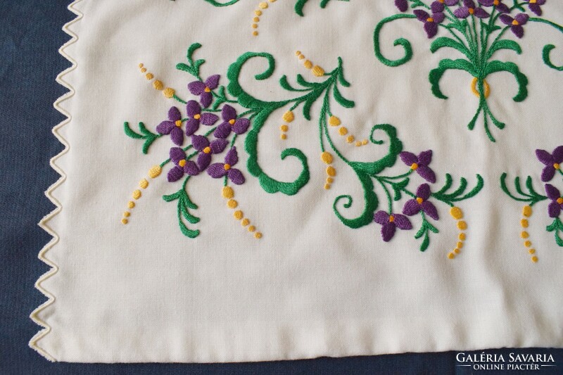 Embroidered violet pattern folk pillowcase with crinkled edges 54x40cm