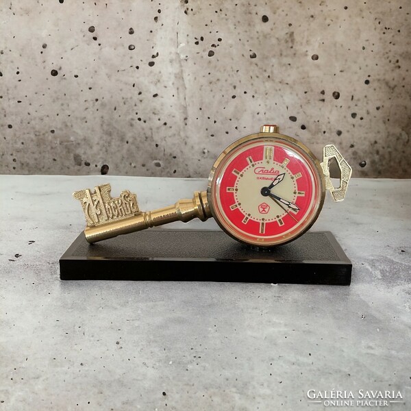 Retro “Moszkva kulcsa” szovjet design asztali óra