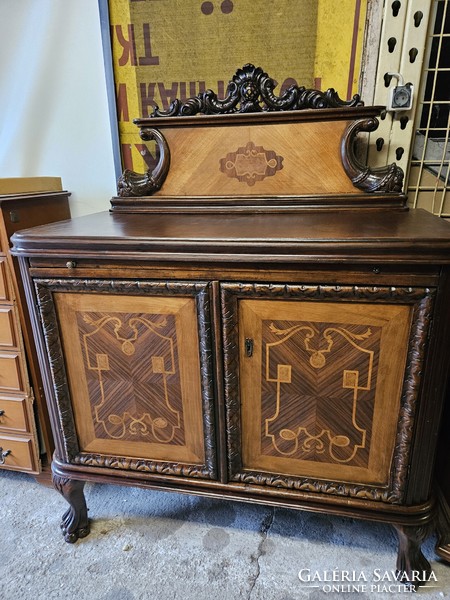 Very nice chest of drawers with claw feet