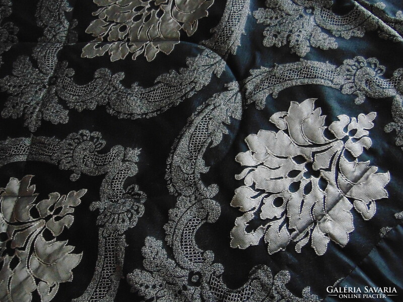 Beautiful and elegant baroque patterned bedspread with pillows