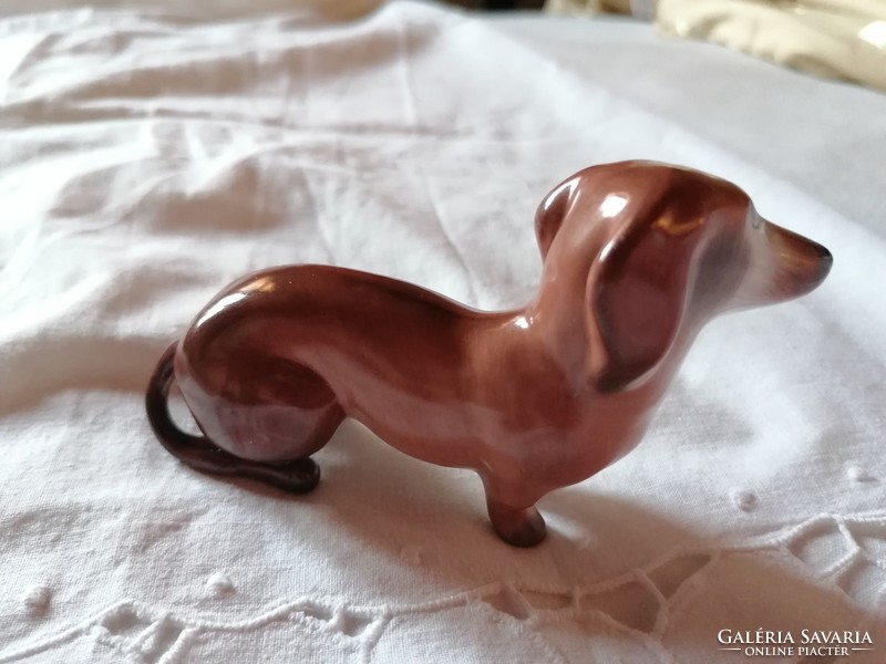 Rare, beautifully painted dachshund figurine from Aquincum 8.