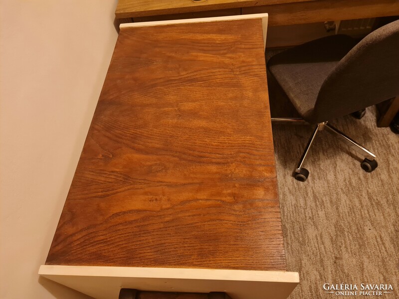 Egyedi felújított asztal