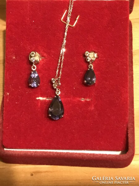 White gold earrings and necklace with pendant set with diamonds and tanzanite