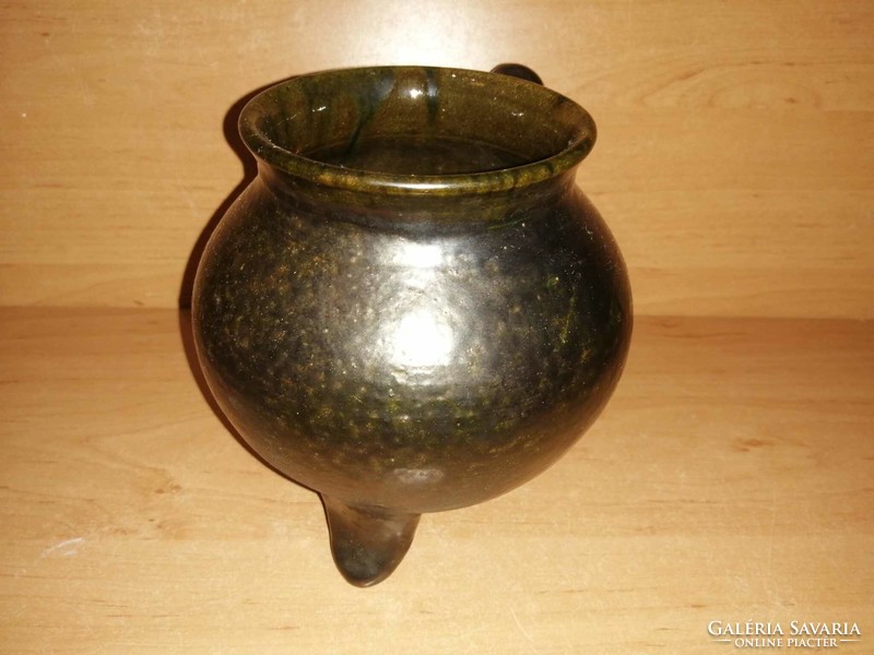 Three-legged black glazed ceramic pot with handle (27/d)